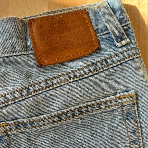 Levi A- Line Shorts Cuffed - Picture 2 of 8